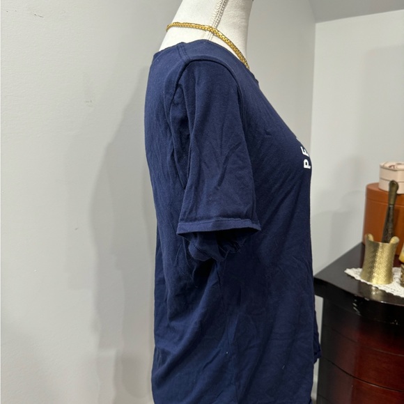 OLD NAVY CHRISTMAS TEE - Picture 3 of 7